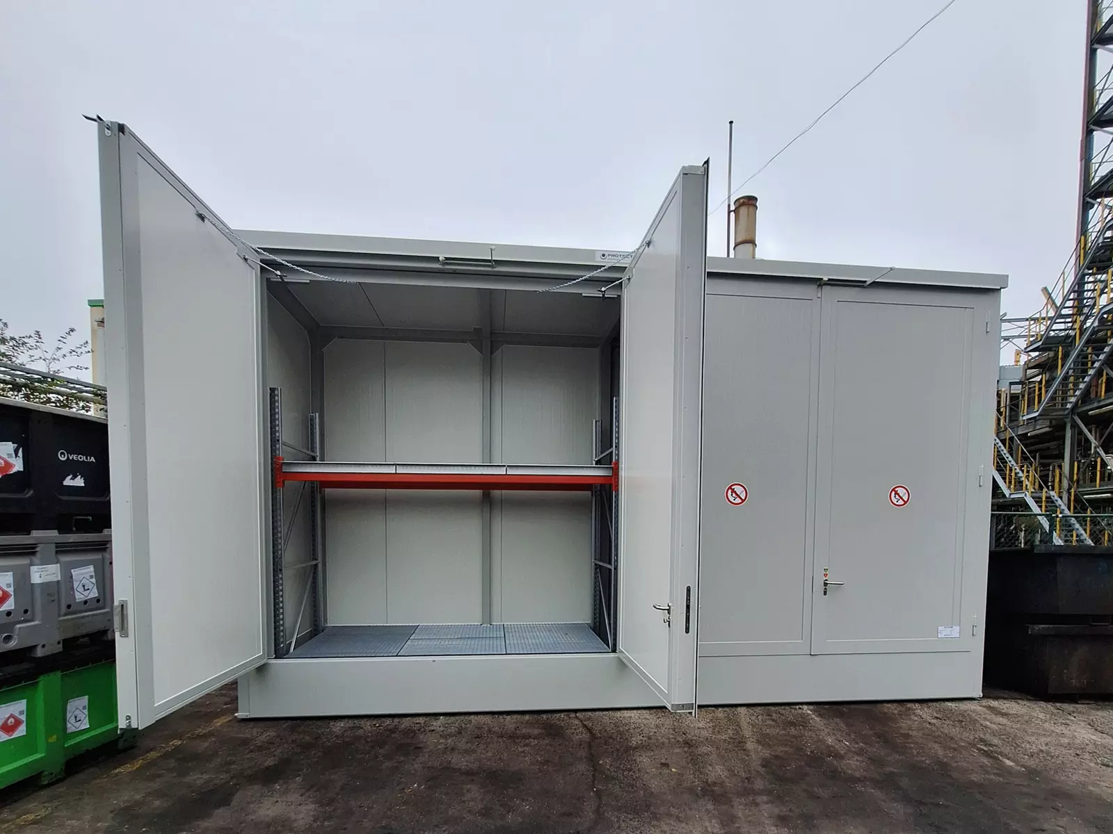 Brandwerende container met vleugeldeuren
