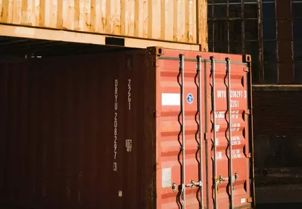 Waarom zeecontainers gevaarlijk zijn voor chemische opslag containers