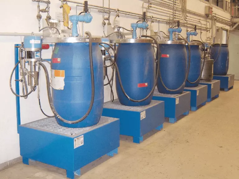 Welke lekbak - kies het juiste type opvangbak staal of HDPE-min