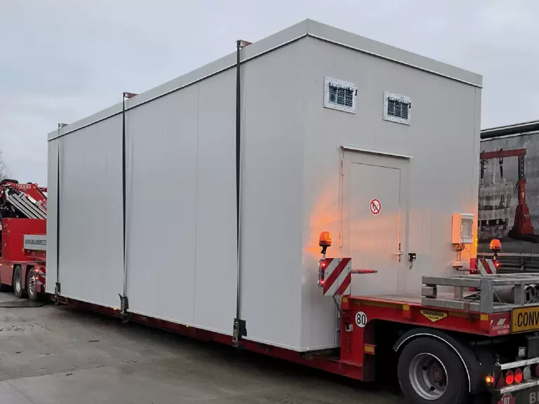 Brandwerende container op transport